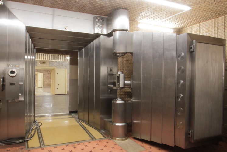 Image: 90 centimeter-thick door of the underground vault